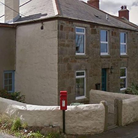 Cosy 2-Bedroom Family Cottage Centrally Located. Leedstown Extérieur photo