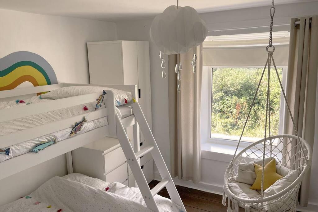 Cosy 2-Bedroom Family Cottage Centrally Located. Leedstown Extérieur photo