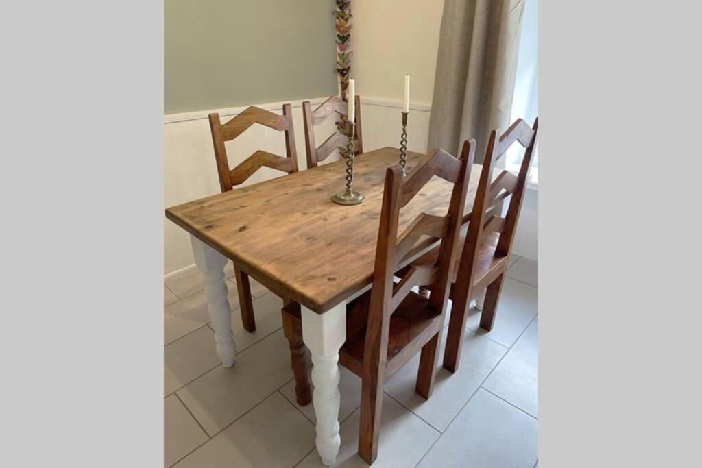 Cosy 2-Bedroom Family Cottage Centrally Located. Leedstown Extérieur photo