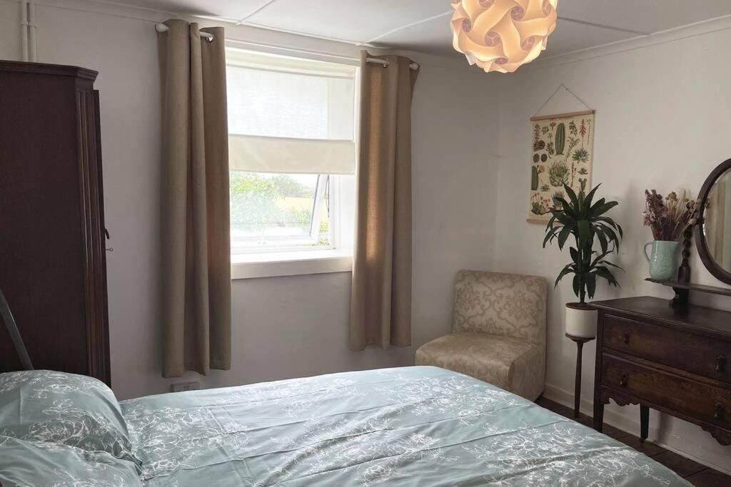 Cosy 2-Bedroom Family Cottage Centrally Located. Leedstown Extérieur photo